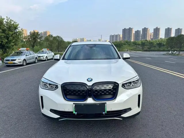 BMW BMW iX3 Creative collar type