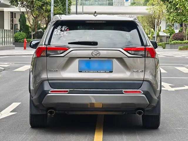 TOYOTA RAV4 Rongfang 2.0L CVT two-wheel drive fashion version