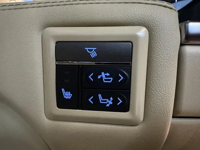 TOYOTA Elfa Dual engine 2.5L Deluxe Edition