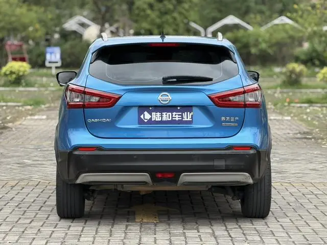 Nissan Qashqai 2.0L CVT Deluxe Edition