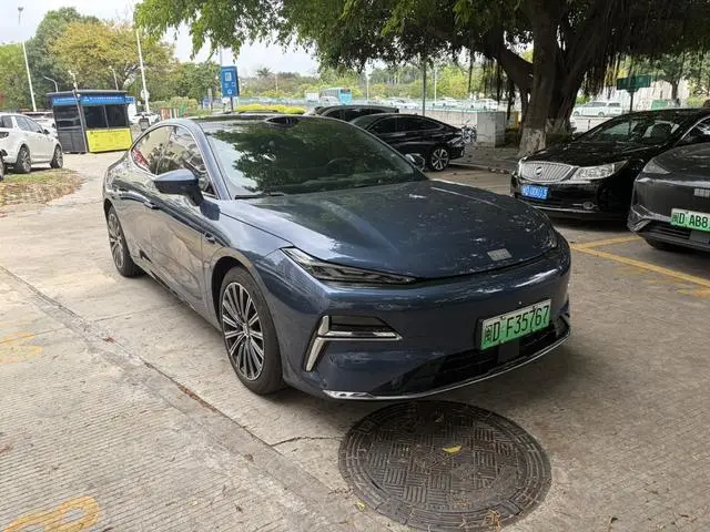 Geely Galaxy Galaxy Sparkle 8 PHEV 130km EM-P Starship Version