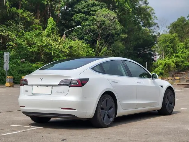 Tesla Model 3 Upgraded version of standard battery life rear drive