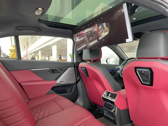 BMW BMW i5 eDrive40L M sports suit
