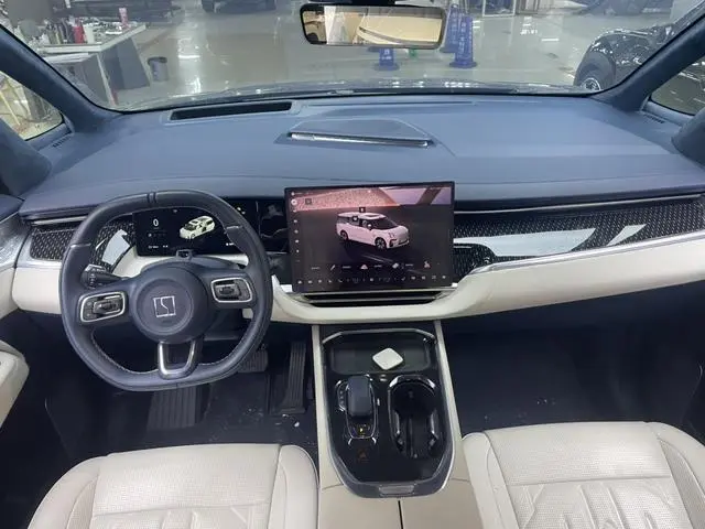 ZEEKR ZEEKR 009 Seven-seater aisle version four-wheel drive 108kWh