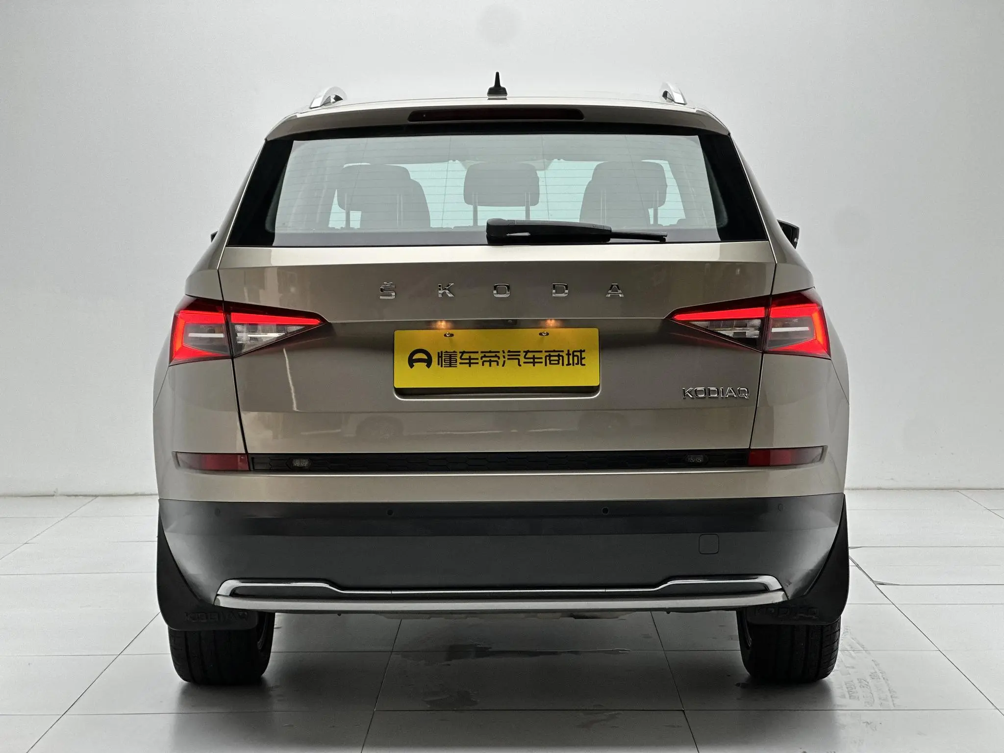Skoda Kodiak Facelifted ZI330 7-seater two-wheel drive luxury premium edition Country VI