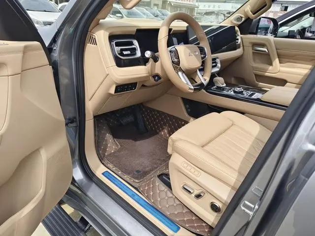 Beijing Beijing off-road BJ60 Thunder Advanced version of seven seats