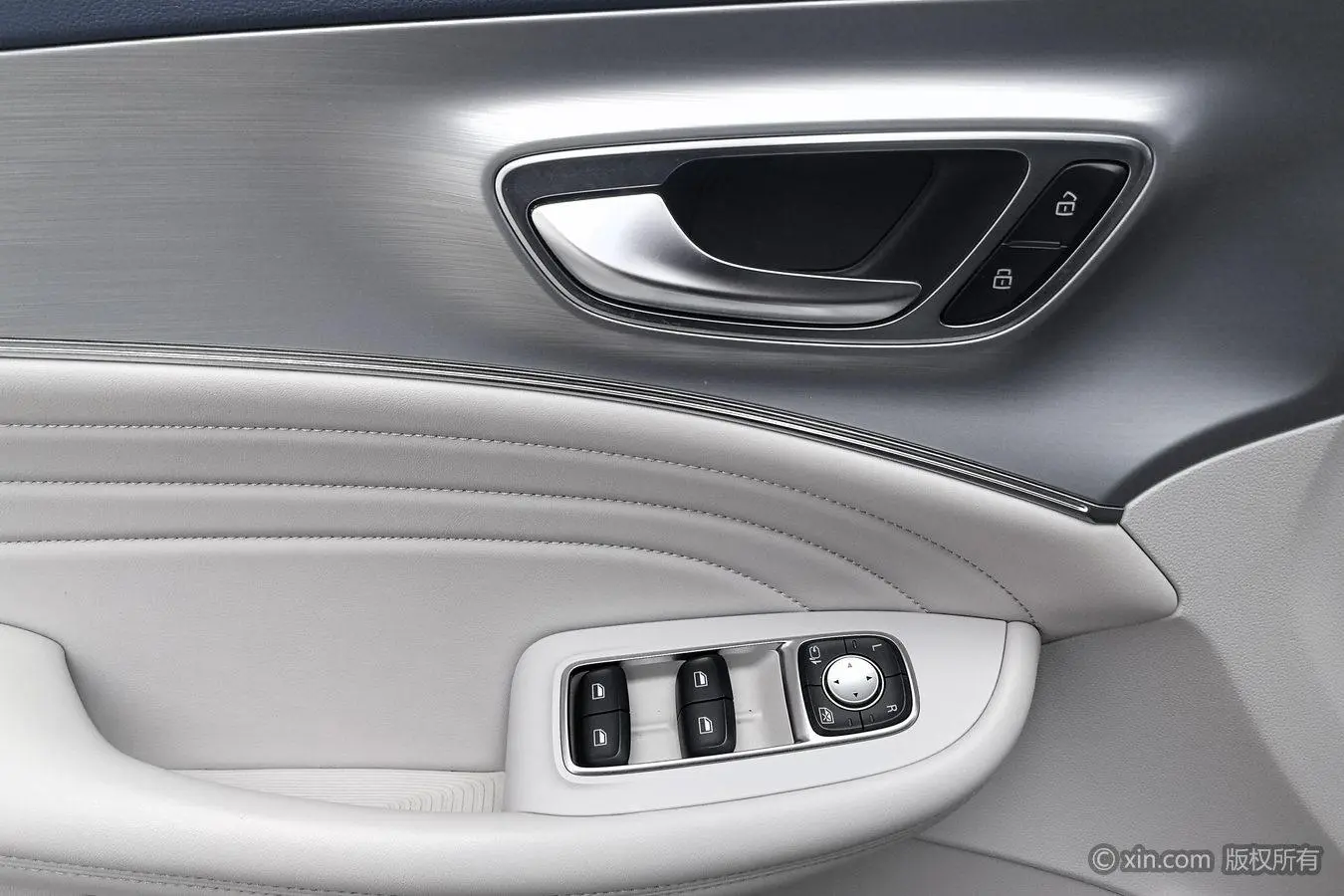 Roewe Roewe iMAX8 400TGI Reunion Edition