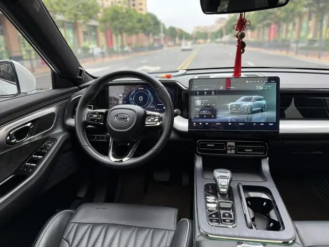 GAC Trumpchi GS8 Dual engine series 2.0TM hybrid two-wheel drive Premium Edition 7-seater