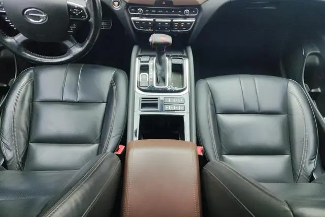 GAC Trumpchi GS8 320T two-wheel drive luxury Zhilian Edition 7 seats
