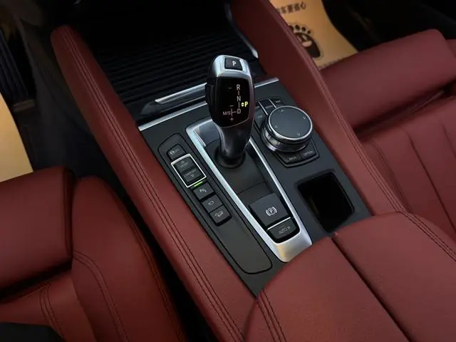 BMW BMW X6 xDrive28i M sports suit