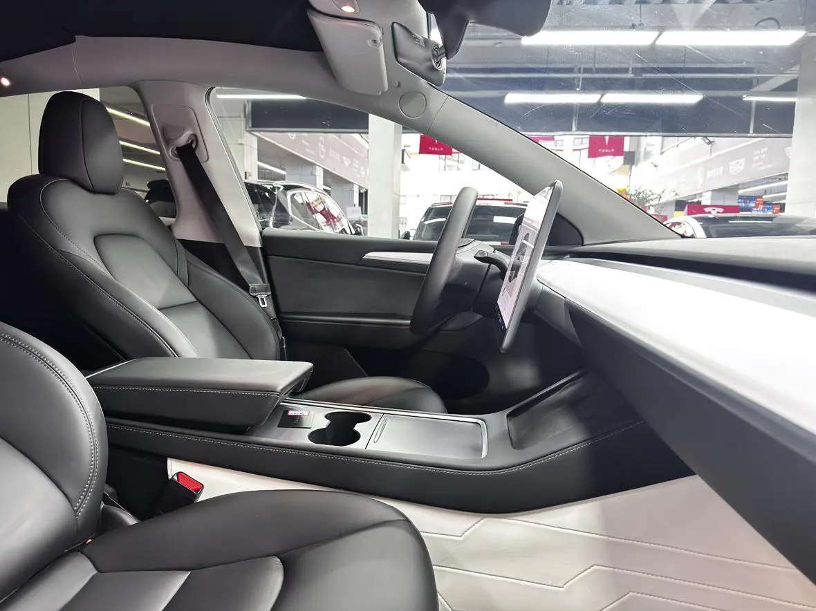 Tesla Model Y Facelifted rear-wheel drive version