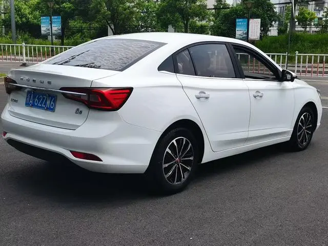 Roewe Roewe i5 1.5L automatic 4G Interconnection Linghao Ultimate Edition