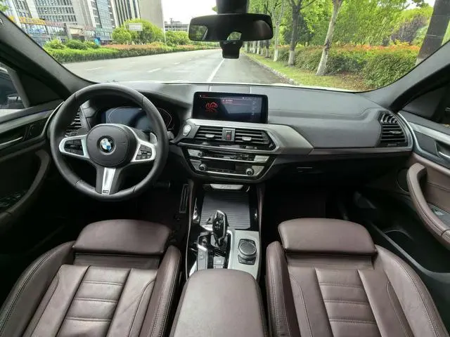 BMW BMW X4 xDrive25i M sports suit