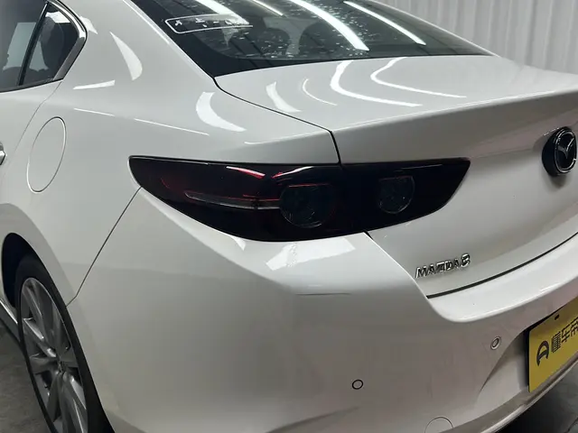 Mazda Mazda 3 Angkesaila 2.0L automatic quality dazzling version