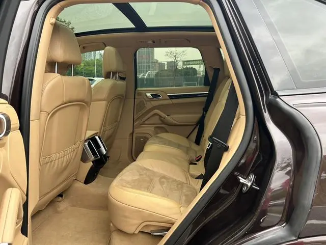 Porsche Cayenne Cayenne Platinum Edition 3.0T