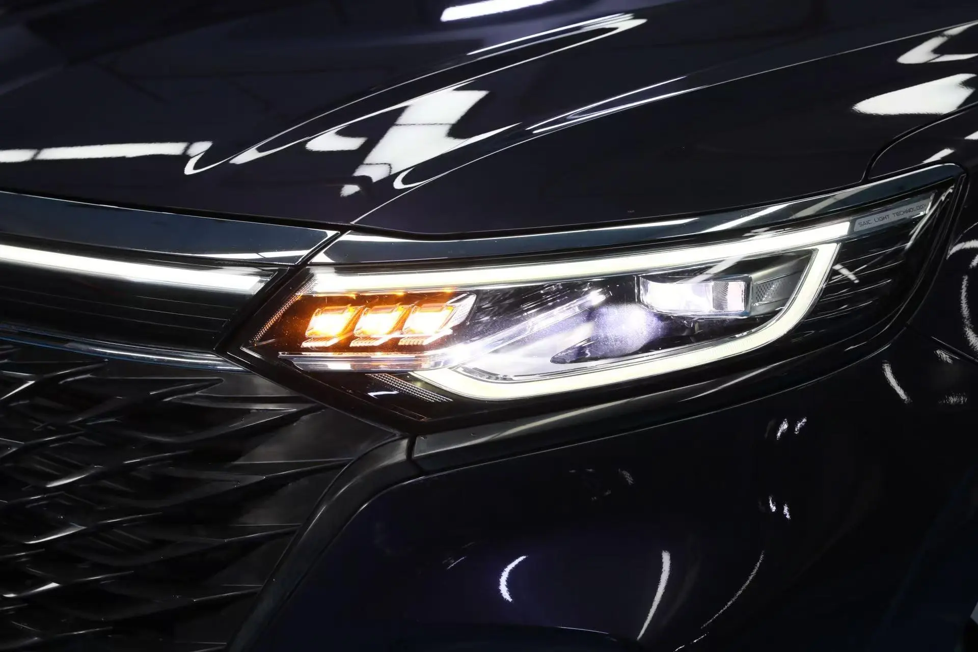 Roewe Roewe iMAX8 400TGI Supreme Series Extreme Edition