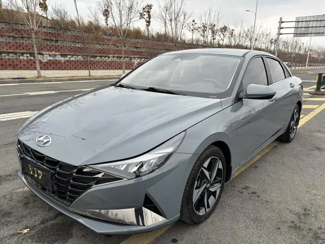 Hyundai Elantra 1.5L CVT LUX Premium Edition