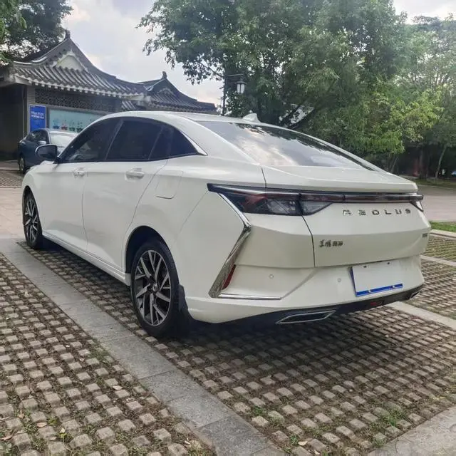 Dongfeng Fengshen Yi Hyun 230T automatic dazzling version