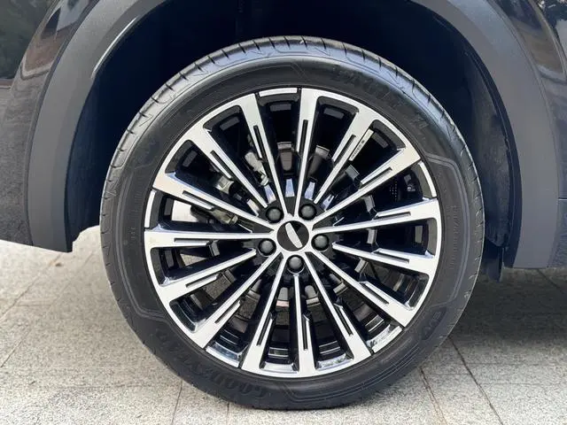 Geely Xingyue L 2.0TD high-power automatic two-wheel drive Dongfang Yao Lanxing version