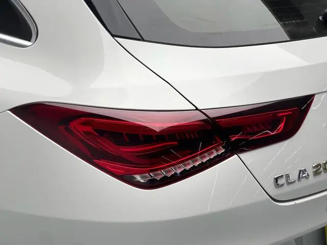 Mercedes-Benz Mercedes-Benz CLA CLA 200 five-door hunting sports car