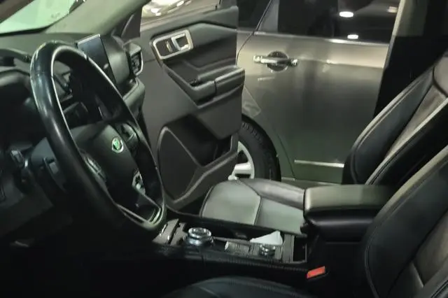 Ford Explorer EcoBoost 285 four-wheel drive fashion version 6 seats