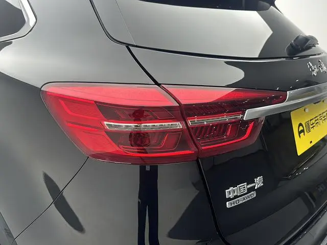 Hongqi Hongqi HS5 Facelift 2.0T Zhilian flag enjoy four-wheel drive version