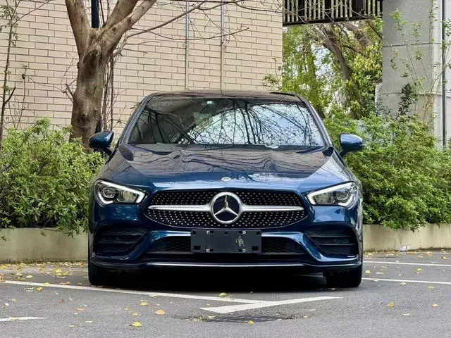 Mercedes-Benz Mercedes-Benz CLA CLA 200 four-door coupe