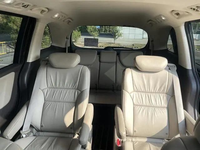 Honda Odyssey 2.4L Deluxe Edition