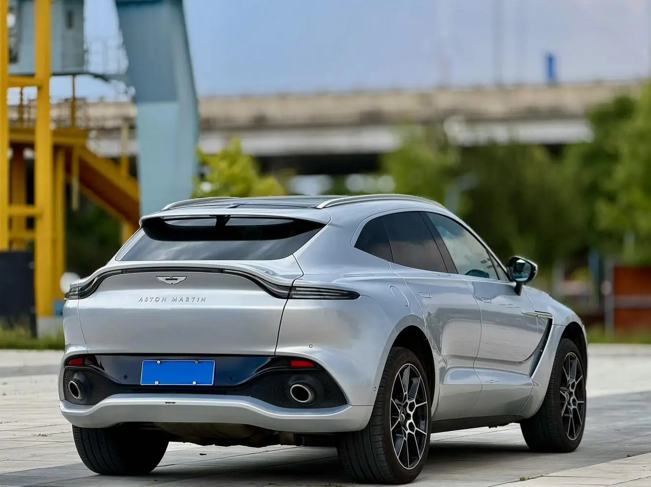 Aston Martin Aston Martin DBX 4.0T V8 Silk Road Zhihong
