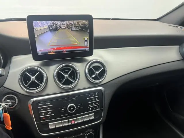Mercedes-Benz Mercedes-Benz CLA CLA 220 4MATIC