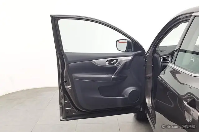 Nissan Qashqai 2.0L CVT Deluxe Edition