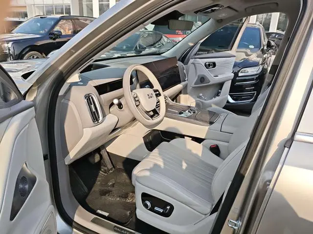Geely Galaxy Galaxy M9 210km four-wheel drive pilot version
