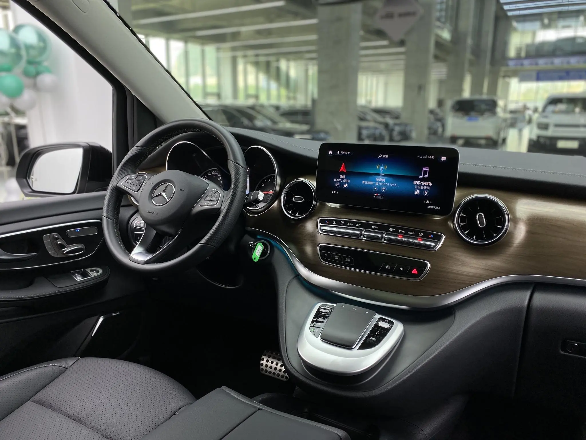 Mercedes-Benz Mercedes-Benz V-class V 260 L Long wheelbase Deluxe Edition