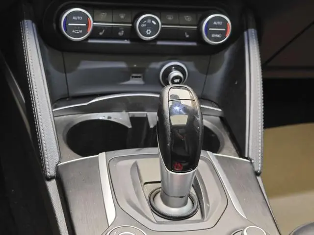 Alfa Romeo Stelvio 2.0T 200HP Elite Edition