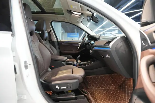 BMW BMW X3 xDrive30i leading M sports suit