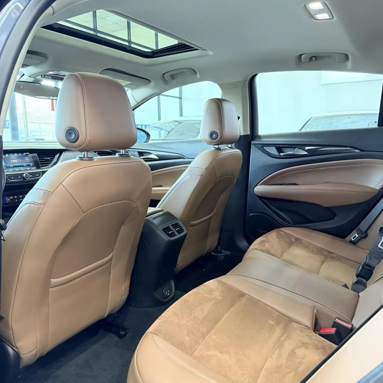 Buick Regal 20T Elite Country VI