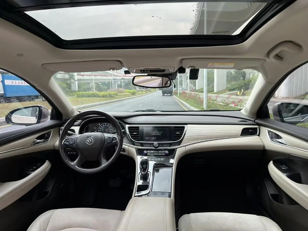 Buick Lacrosse 30H luxury