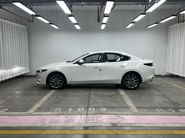 Mazda Mazda 3 Angkesaila 2.0L automatic quality dazzling version