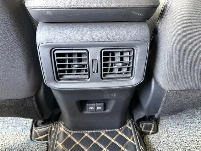 TOYOTA RAV4 Rongfang 2.0L CVT four-wheel drive fashion version