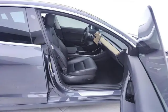 Tesla Model 3 Upgraded version of standard battery life rear drive