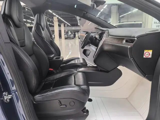 Tesla Model X 75D