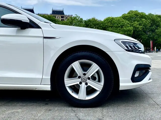 Volkswagen Lingdu 230TSI DSG Fashion Edition Country VI