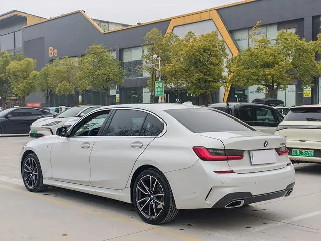 BMW BMW 3 Series Facelift 325Li M sports suit
