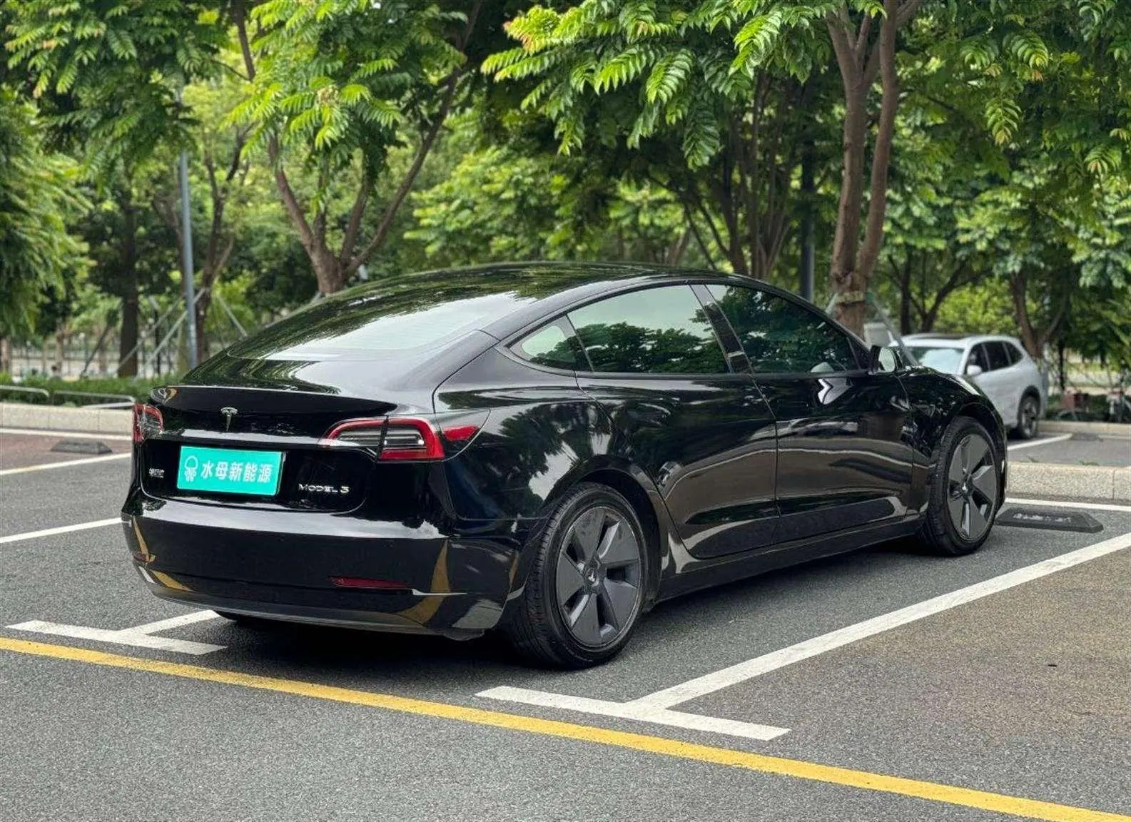 Tesla Model 3 Upgraded version of standard battery life rear drive