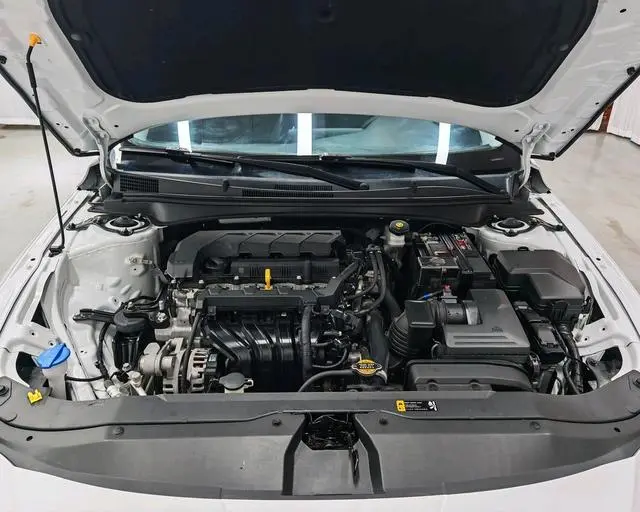 Hyundai Elantra 1.5L CVT LUX Premium Edition