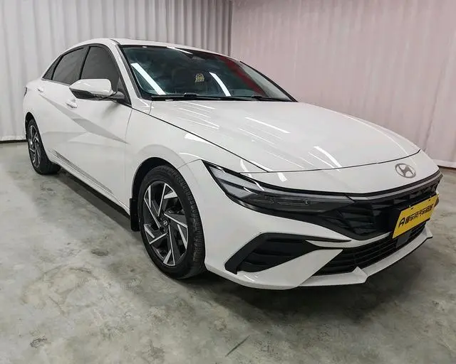 Hyundai Elantra 1.5L CVT LUX Premium Edition
