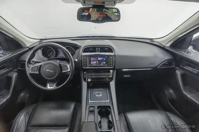 Jaguar Jaguar F-PACE 2.0T four-wheel drive Urban Exclusive Edition