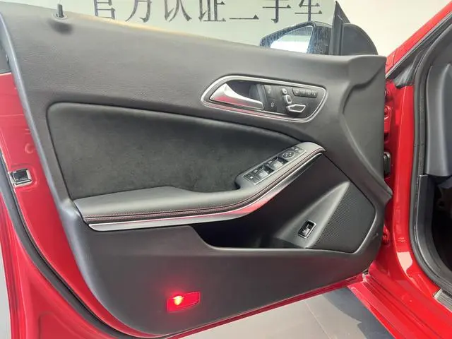 Mercedes-Benz Mercedes-Benz CLA CLA 220 4MATIC