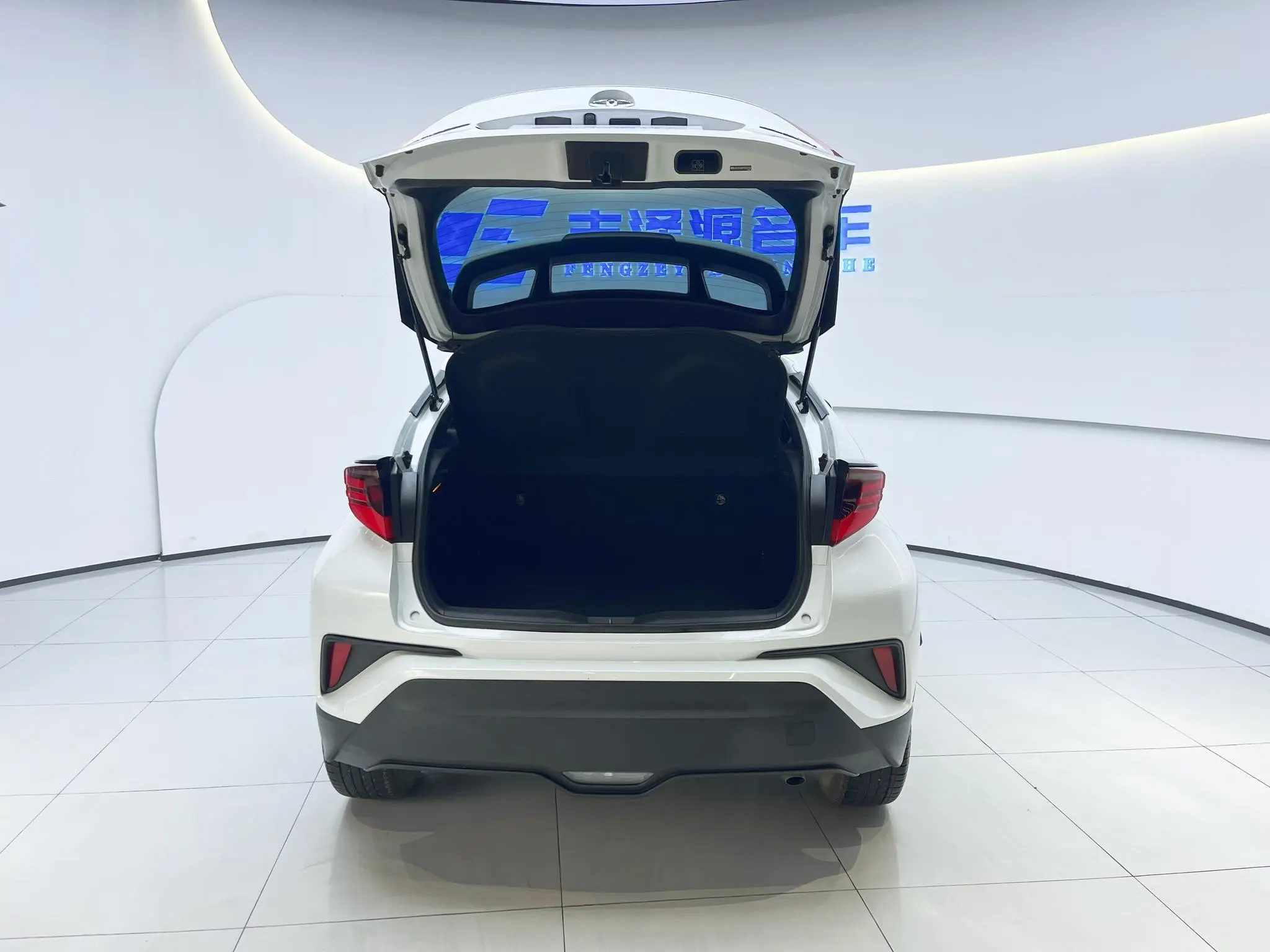 TOYOTA Toyota C-HR 2.0L Deluxe Edition