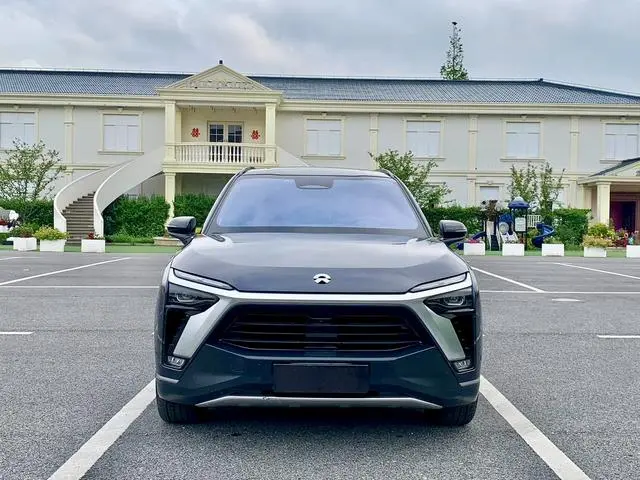 NIO NIO ES8 580KM base version six seats